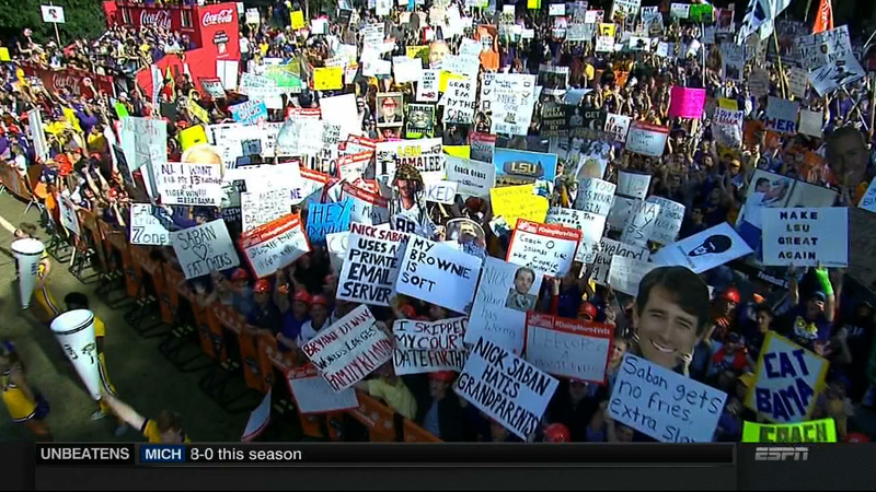 Illustration for article titled Grab 'Em By The Saban: Your Baton Rouge College GameDay Sign Roundup